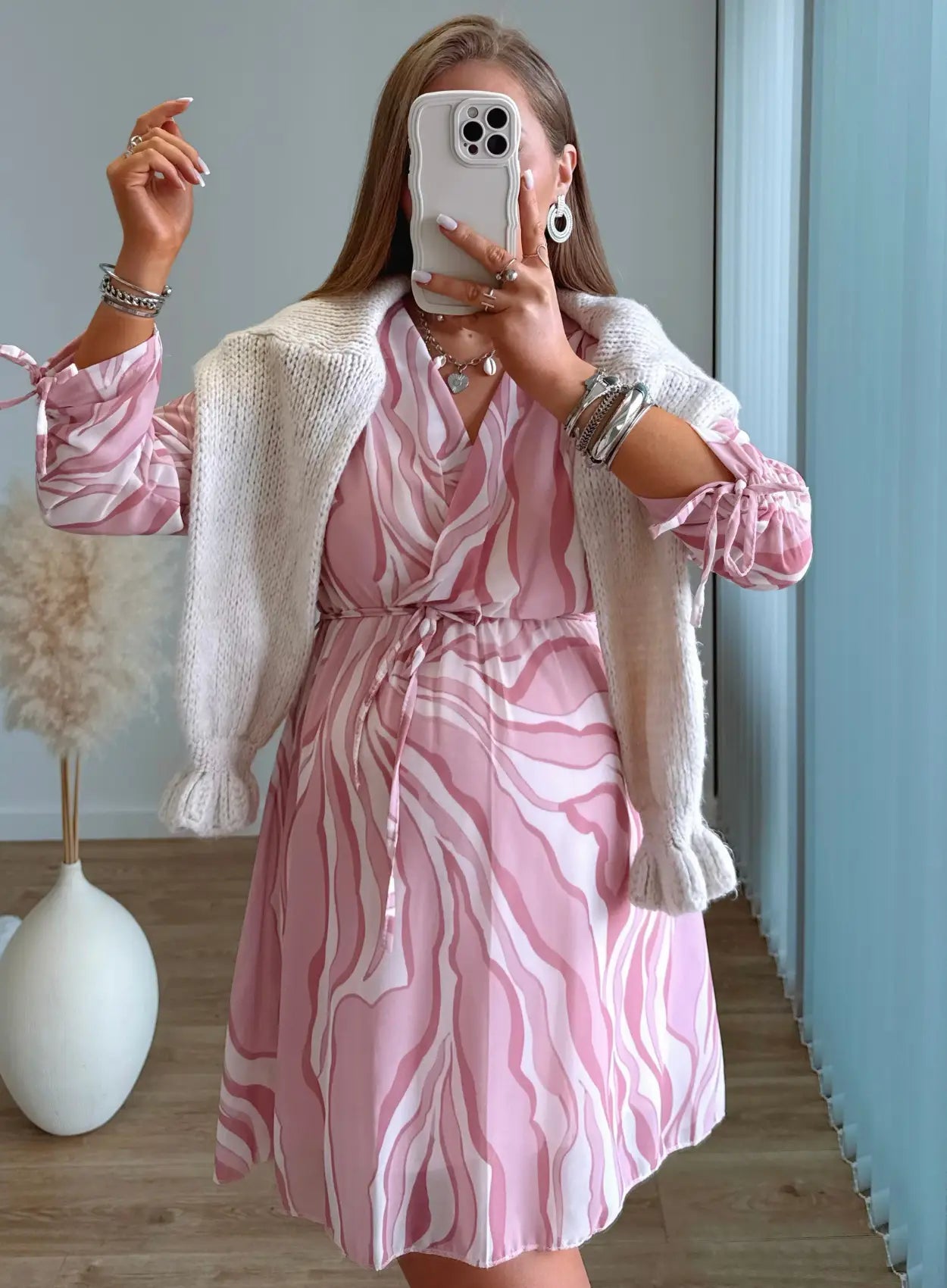 robe-courte-de-grossesse-à-motifs-rose