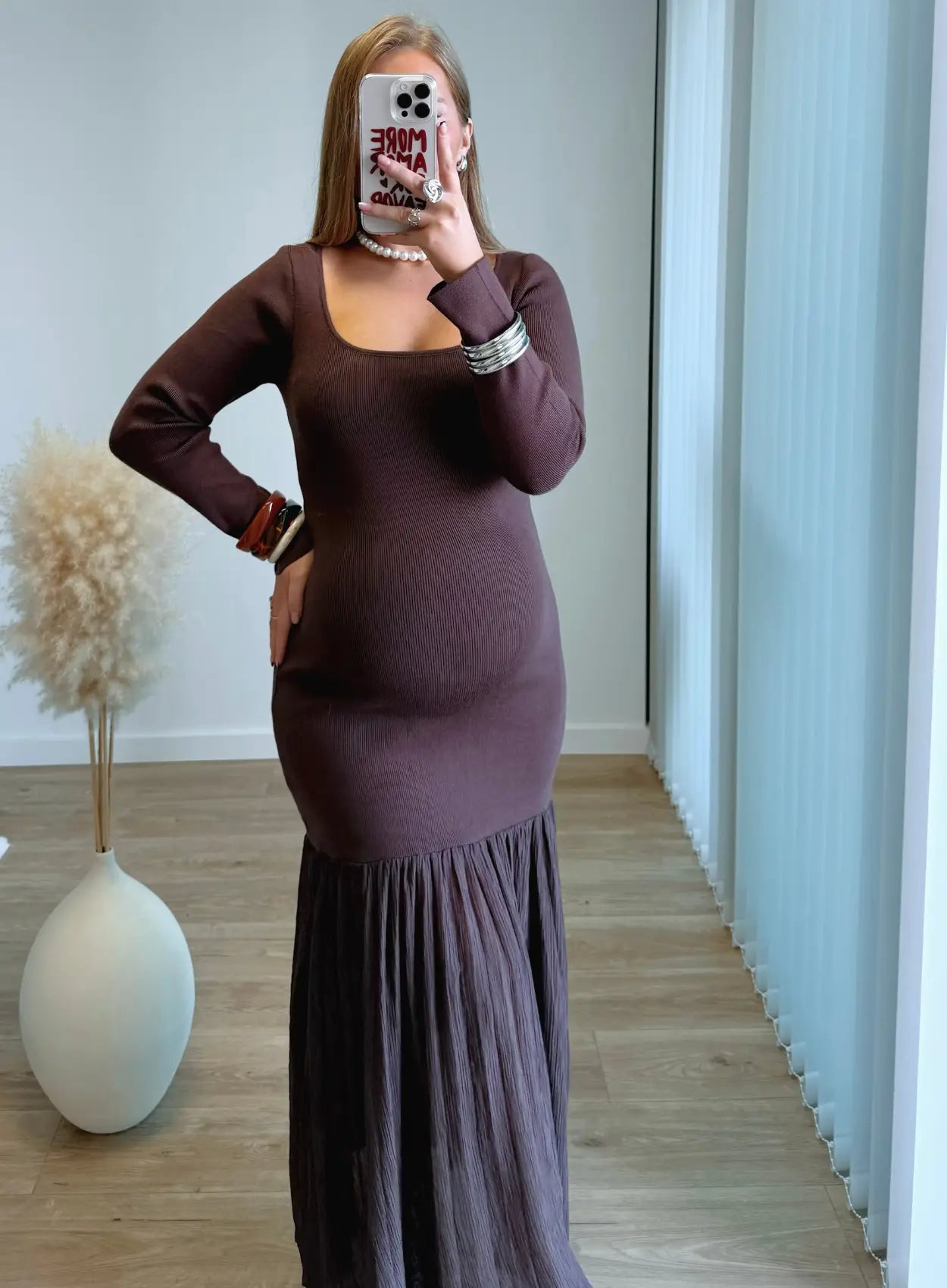 robe-longue-de-grossesse-côtelée-marron-chocolat