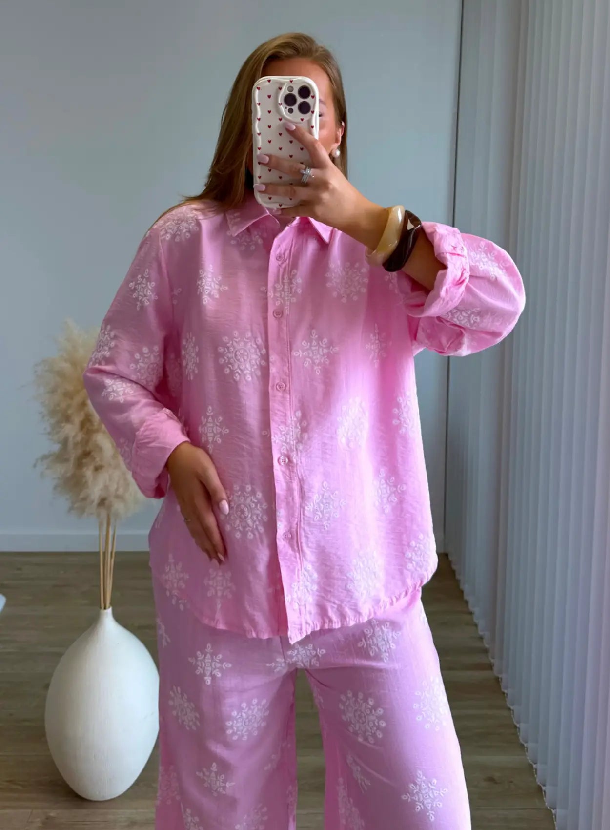 ensemble-de-grossesse-rose-à-motifs-blancs