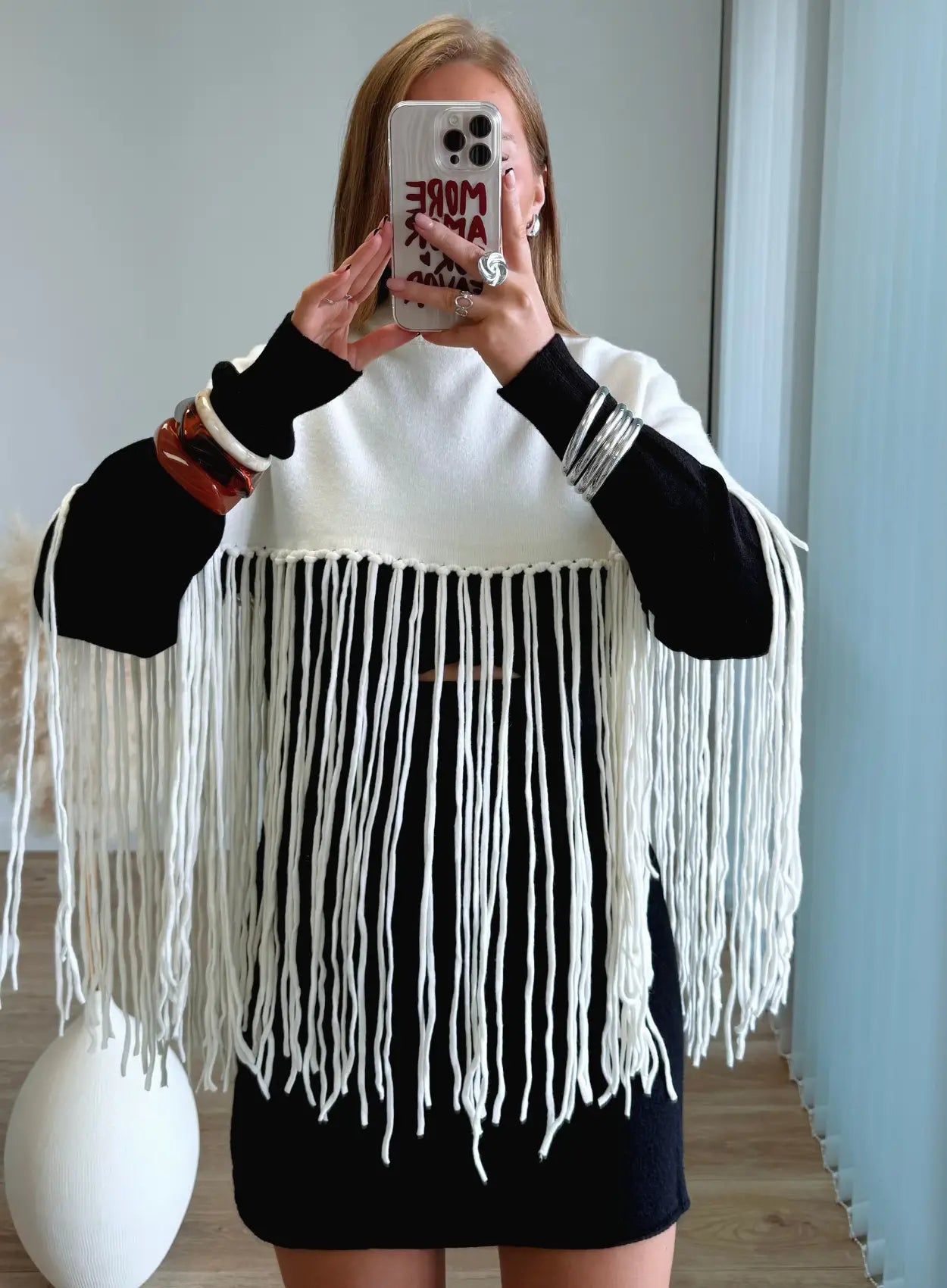 ensemble-en-laine-jupe-courte-et-pull-noir