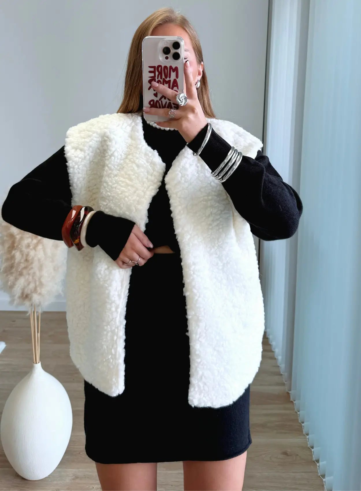 ensemble-en-laine-jupe-courte-et-pull-noir