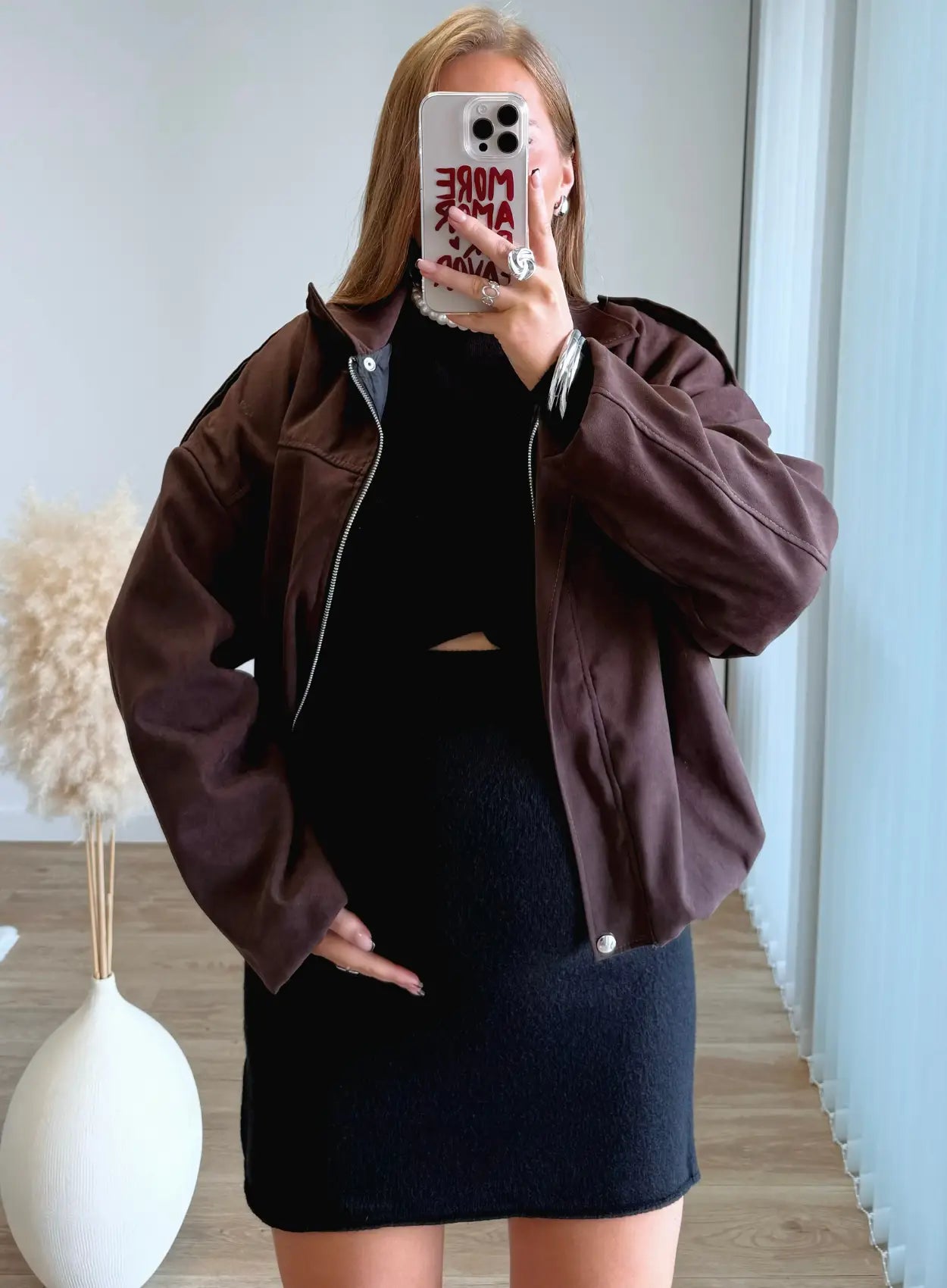 ensemble-en-laine-jupe-courte-et-pull-noir