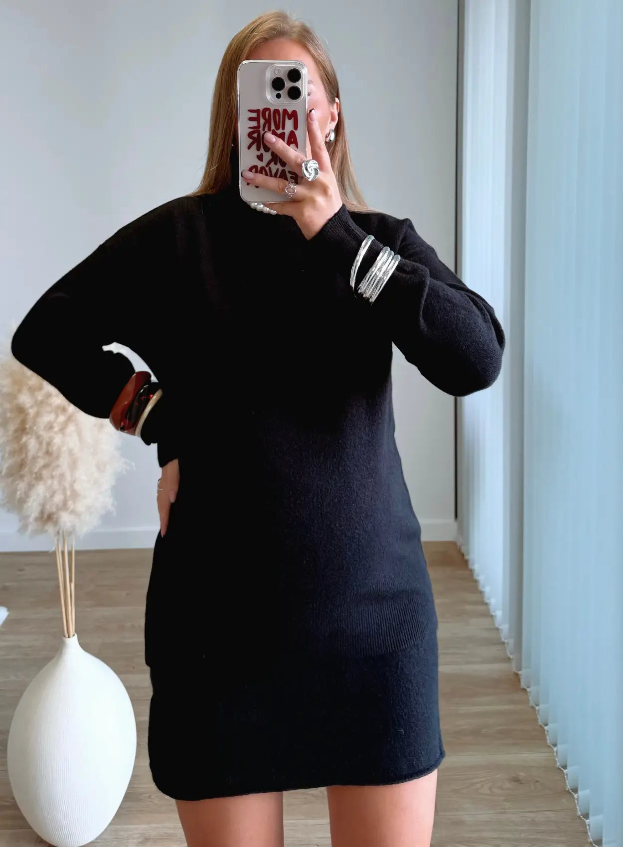 ensemble-en-laine-jupe-courte-et-pull-noir