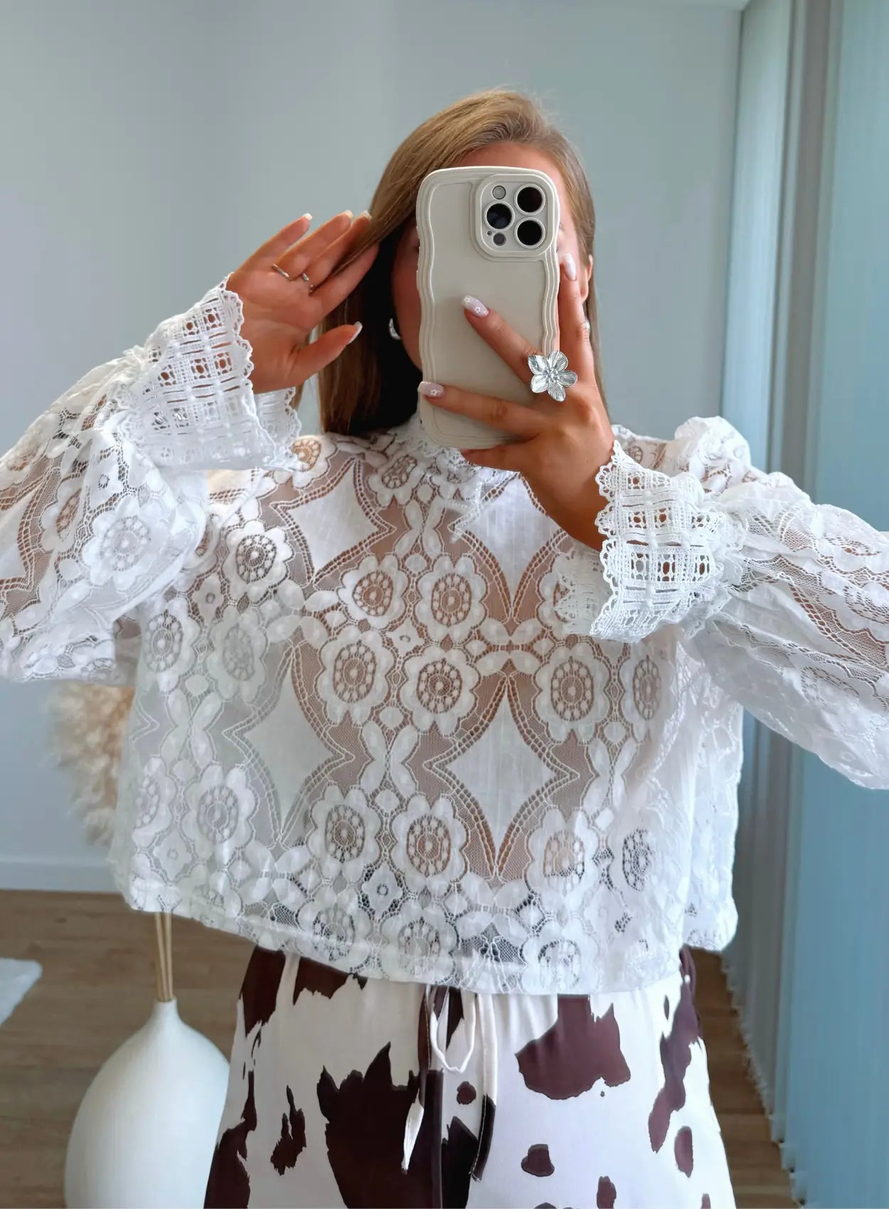 blouse-courte-de-grossesse-totalement-transparente