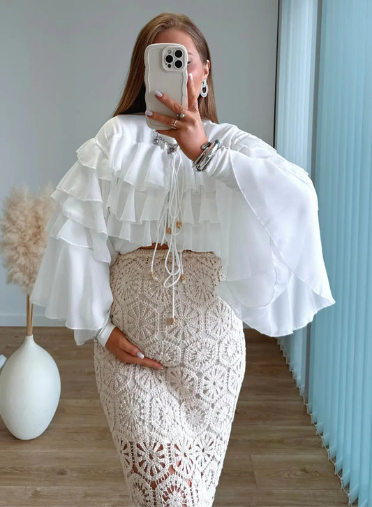 blouse-de-grossesse-et-allaitement-à-volants-blanche-à-nouer-sur-le-devant