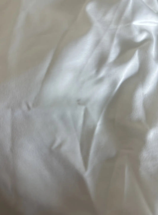 Robe-longue-de-grossesse-élégante-asymétrique-blanche