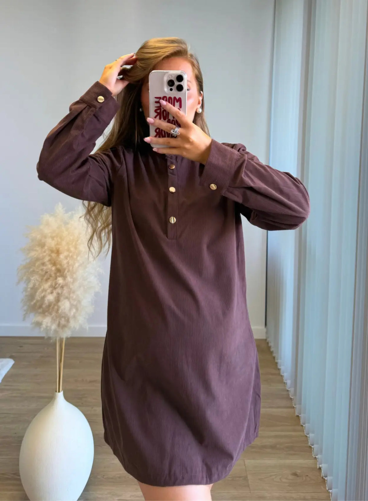 Robe-pull-de-grossesse-et-allaitement-en-velours-marron