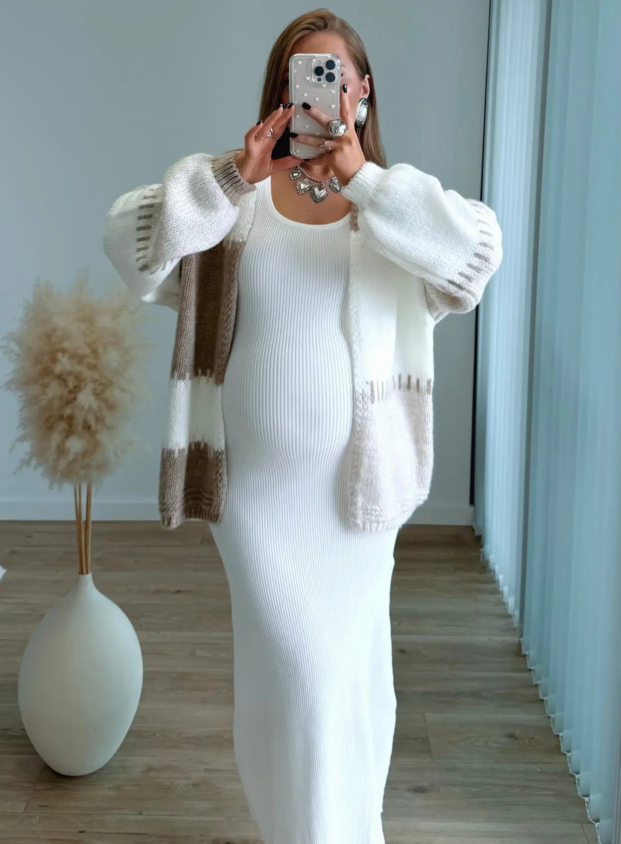 robe-longue-de-grossesse-côtelée-blanche
