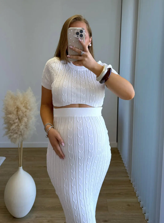 Ensemble-de-grossesse-en-maille-blanc