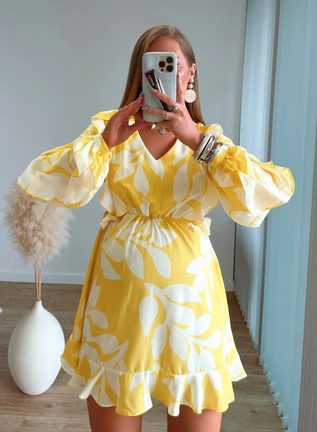 robe-courte-de-grossesse-à-volants-jaune