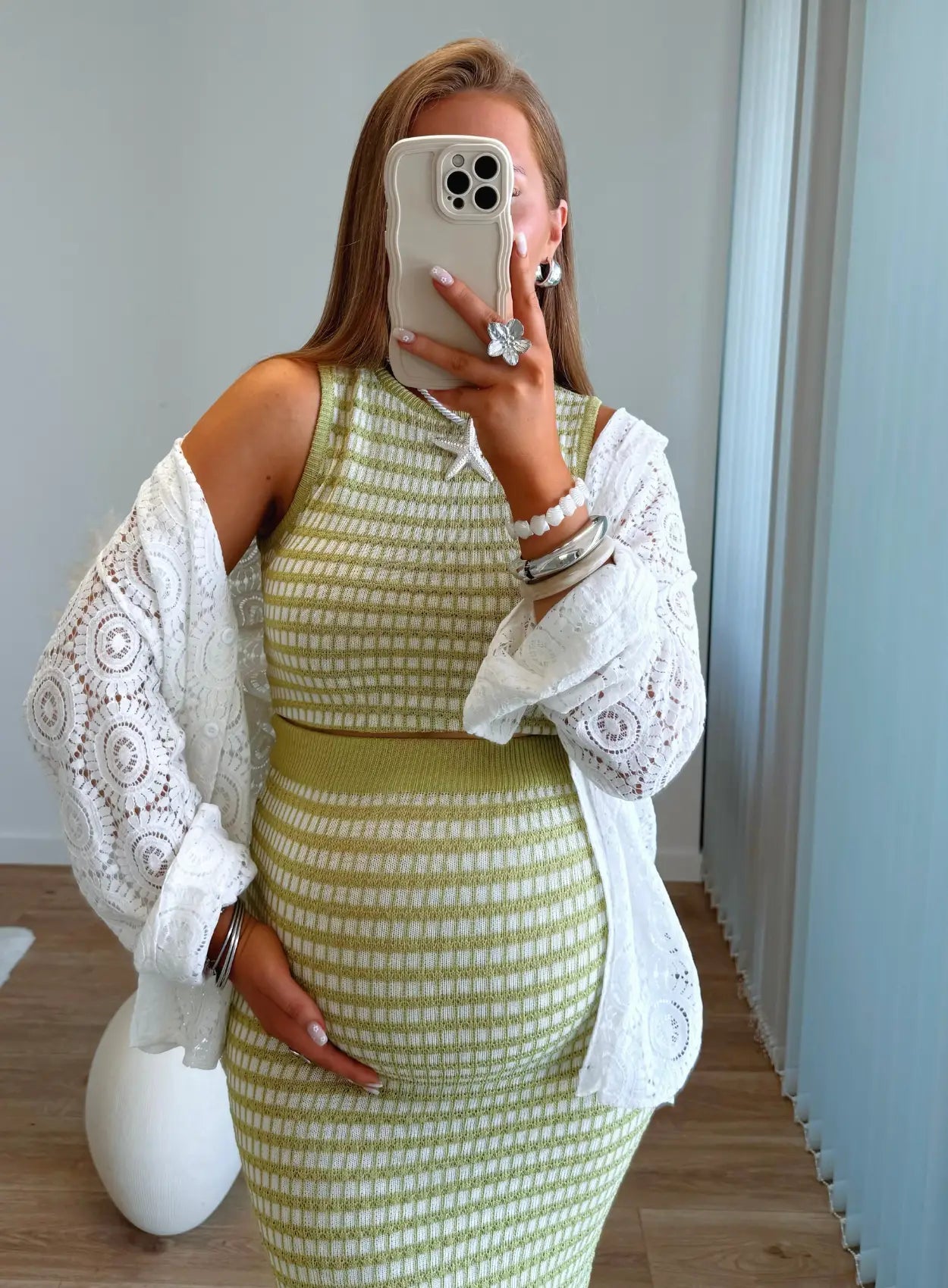 chemise-de-grossesse-en-crochet-dentelle-blanche-manches-longues