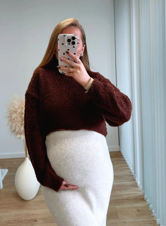 pull-de-grossesse-à-manches-longues-couleur-chocolat-à-bouclettes