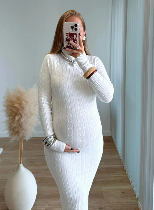 Robe-mi-longue-de-grossesse-torsadée-blanche