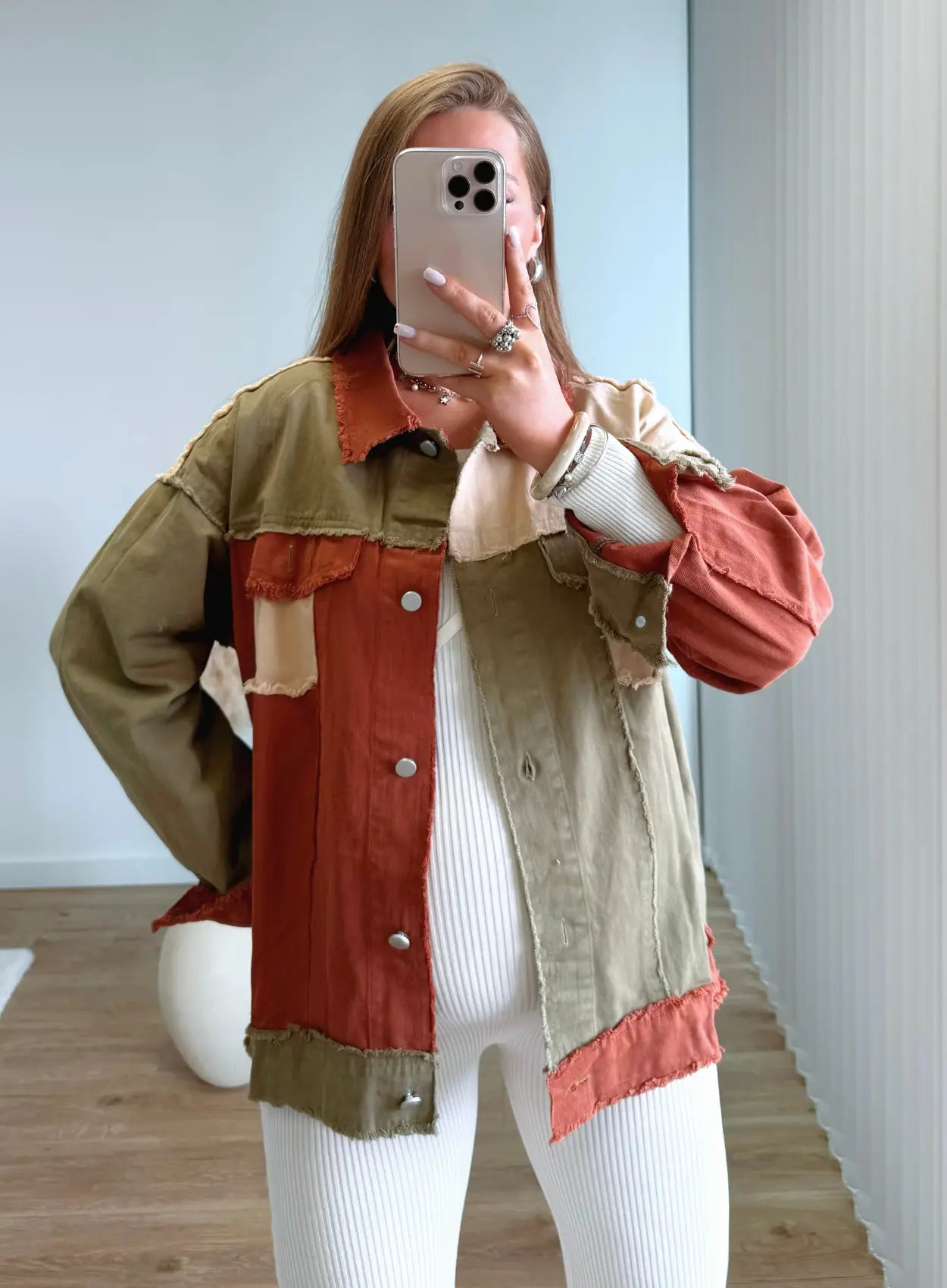 veste-chemise-légère-en-jean-couleur-terracota-kaki-et-beige