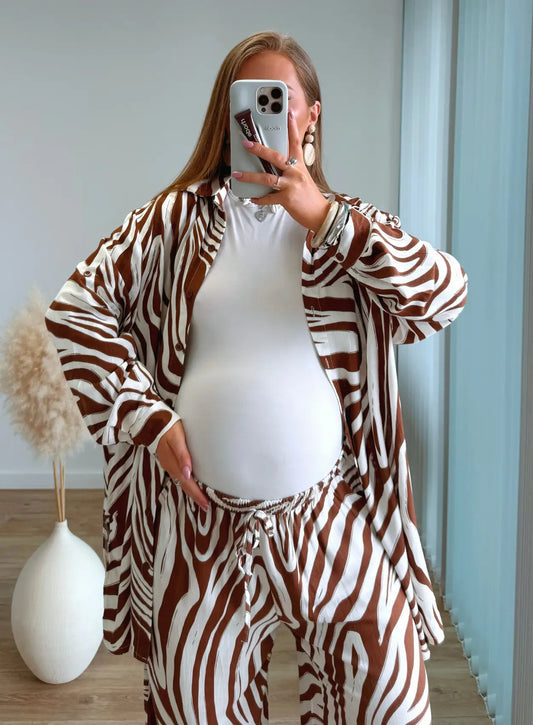 ensemble-de-grossesse-à-rayures-marron-et-blanc