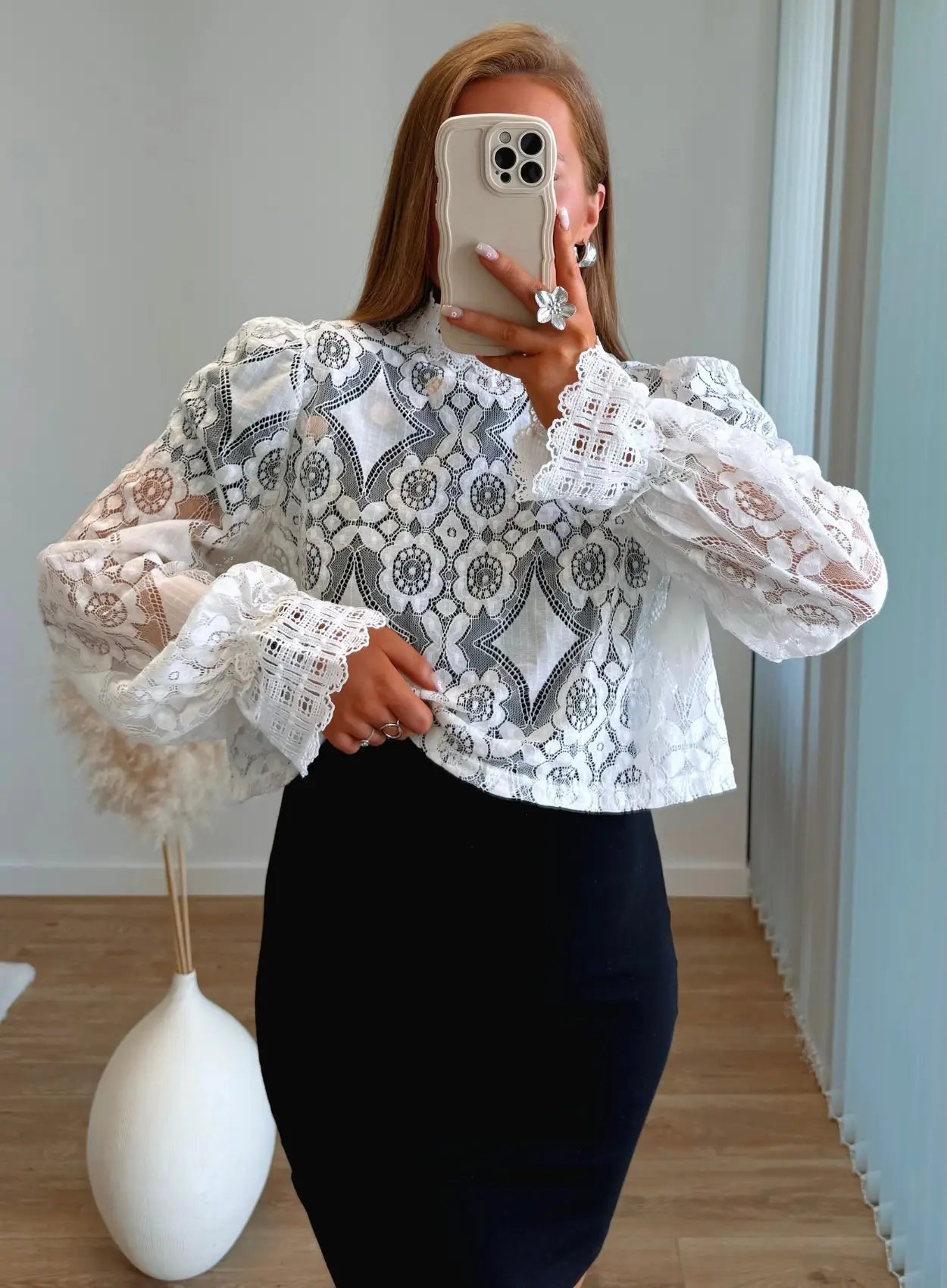 blouse-courte-de-grossesse-totalement-transparente
