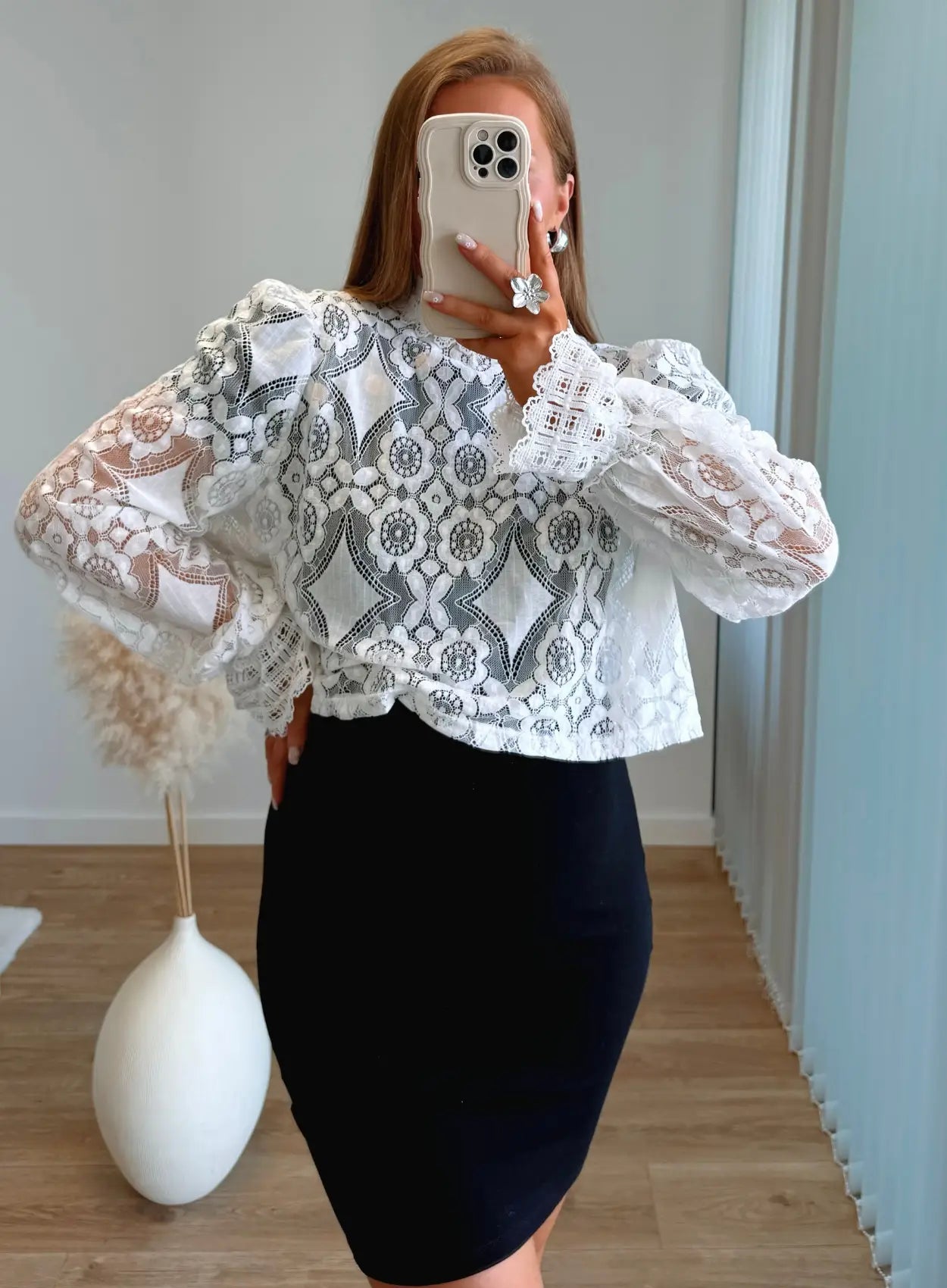 blouse-courte-de-grossesse-totalement-transparente