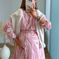 robe-courte-de-grossesse-à-motifs-rose