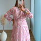 robe-courte-de-grossesse-à-motifs-rose