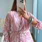 robe-courte-de-grossesse-à-motifs-rose