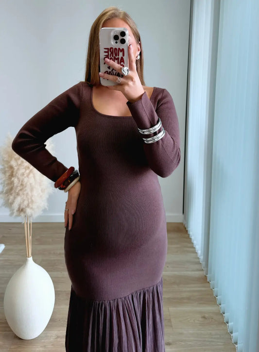 robe-longue-de-grossesse-côtelée-marron-chocolat