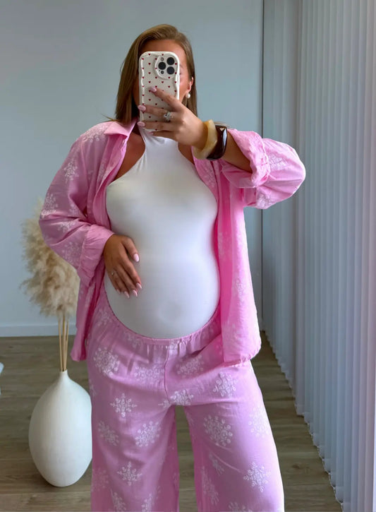 ensemble-de-grossesse-rose-à-motifs-blancs