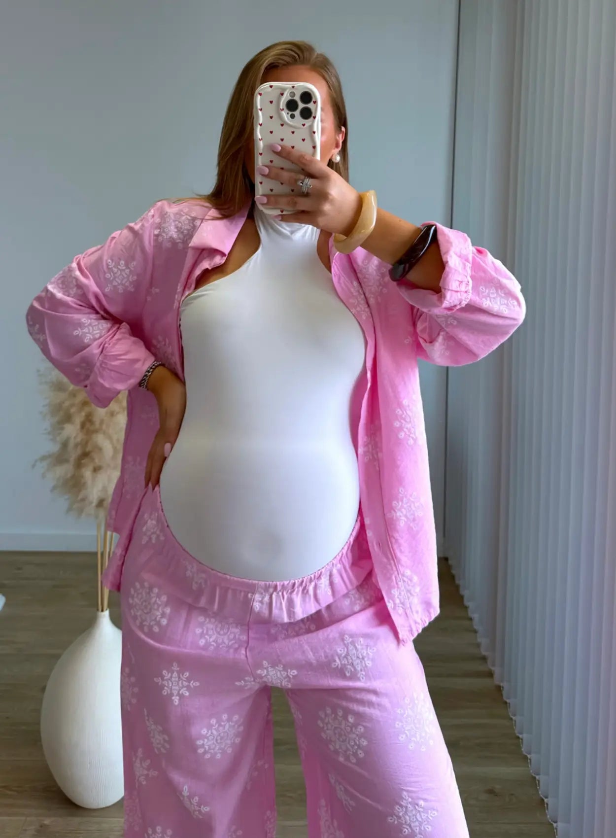 ensemble-de-grossesse-rose-à-motifs-blancs