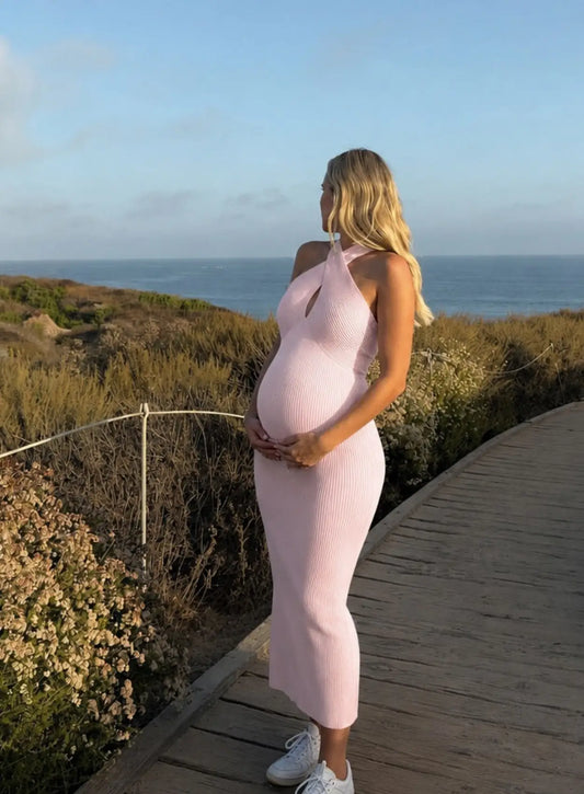 Robe-longue-de-grossesse-et-allaitement-côtelée-rose-pastel