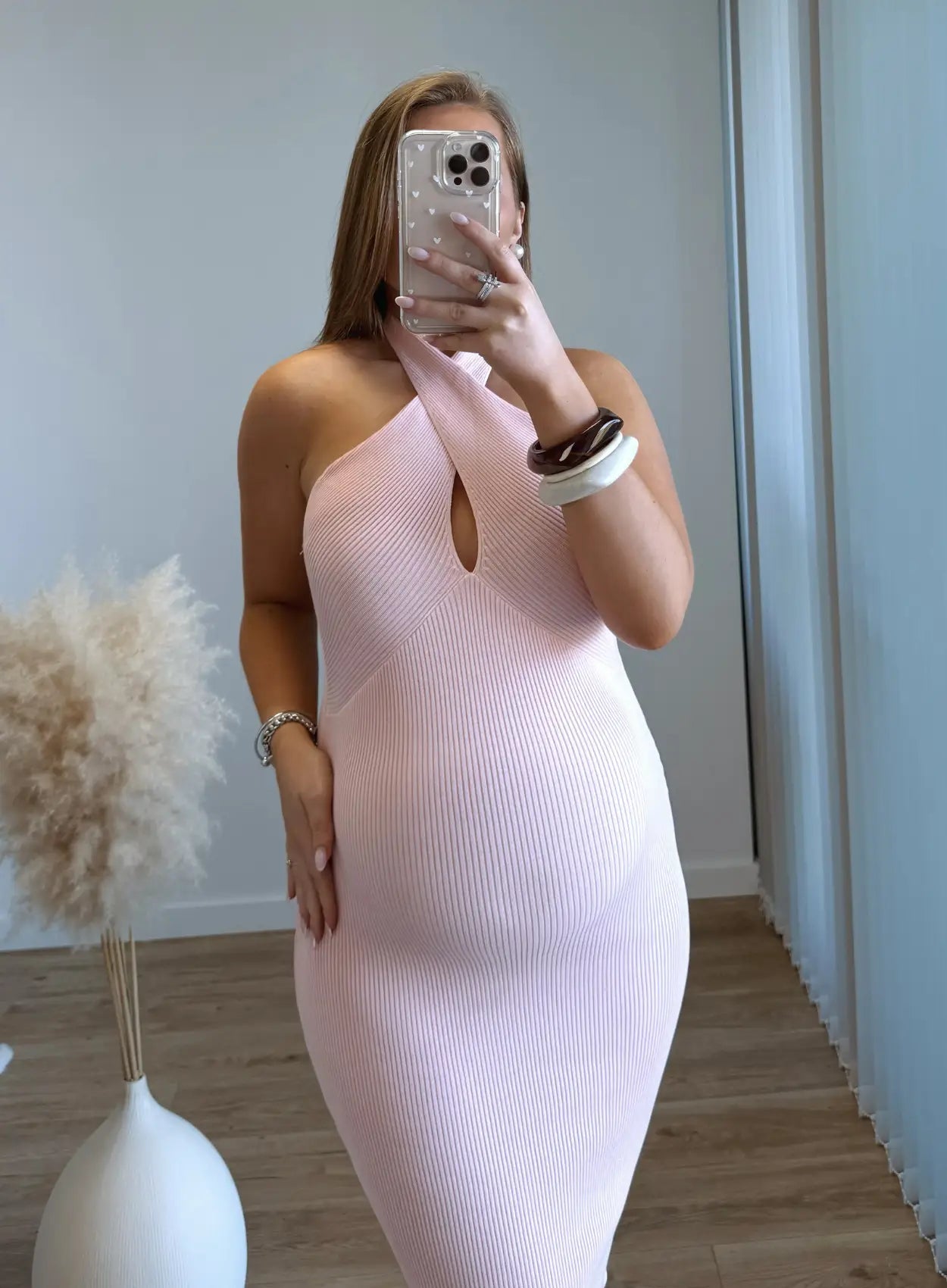 Robe-longue-de-grossesse-et-allaitement-côtelée-rose-pastel