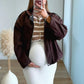 pull-gilet-de-grossesse-en-maille-rayé-blanc-et-beige
