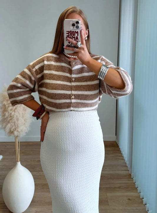 pull-gilet-de-grossesse-en-maille-rayé-blanc-et-beige