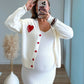 Gilet-élégant-de-grossesse-en-maille-blanc-coeur-rouge