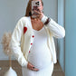 Gilet-élégant-de-grossesse-en-maille-blanc-coeur-rouge