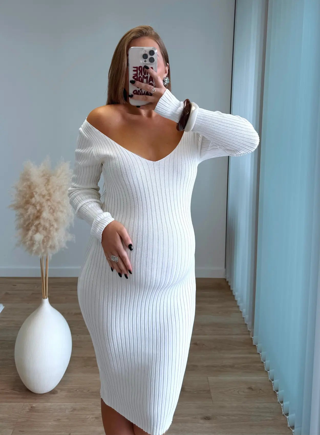 Robe-mi-longue-de-grossesse-côtelée-blanche
