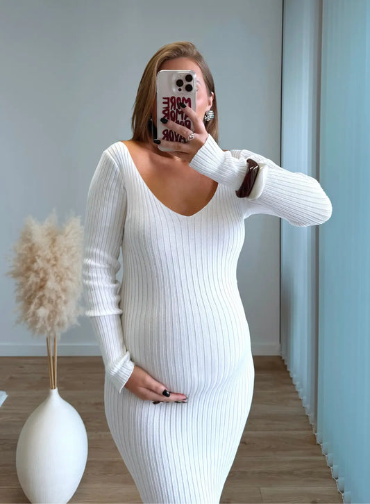 Robe-mi-longue-de-grossesse-côtelée-blanche