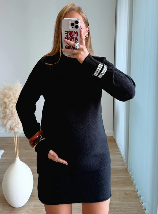 ensemble-en-laine-jupe-courte-et-pull-noir