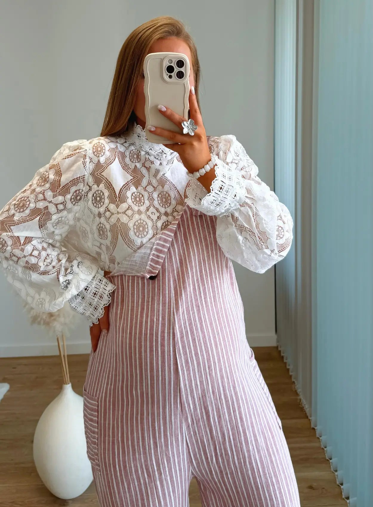 blouse-courte-de-grossesse-totalement-transparente