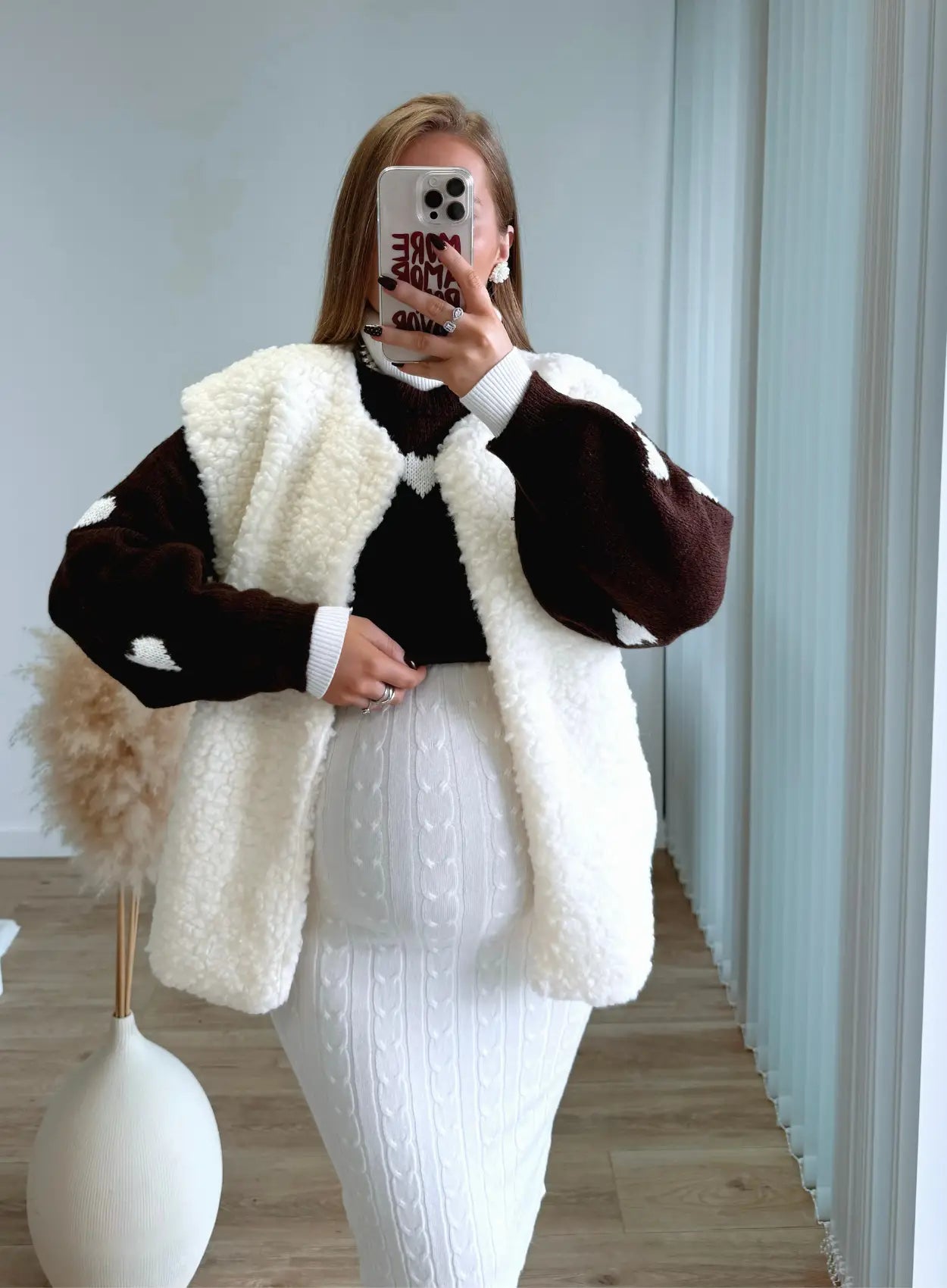 Robe-mi-longue-de-grossesse-torsadée-blanche