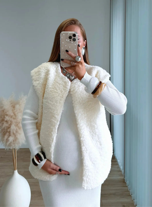 veste-de-grossesse-sans-manches-en-moumoute-blanche