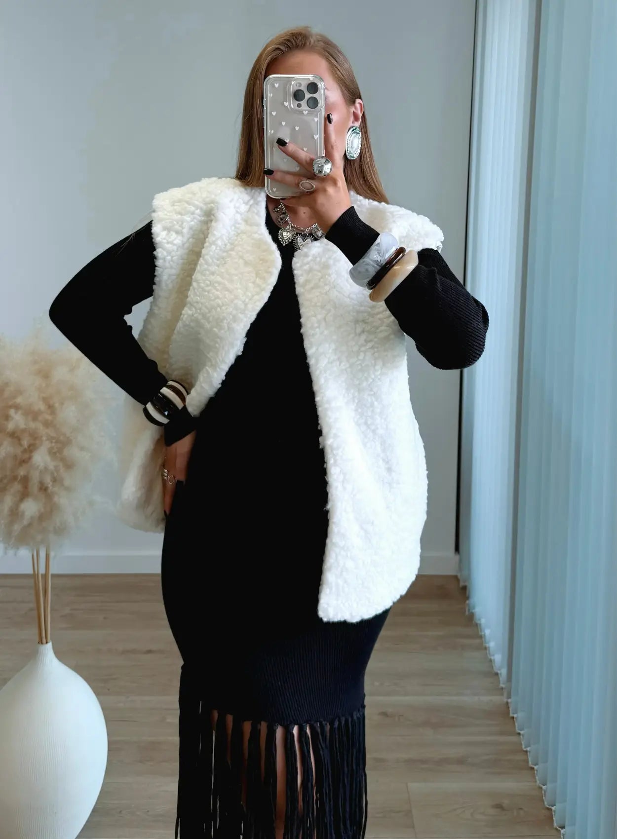 robe-longue-de-grossesse-noire-côtelée-avec-franges