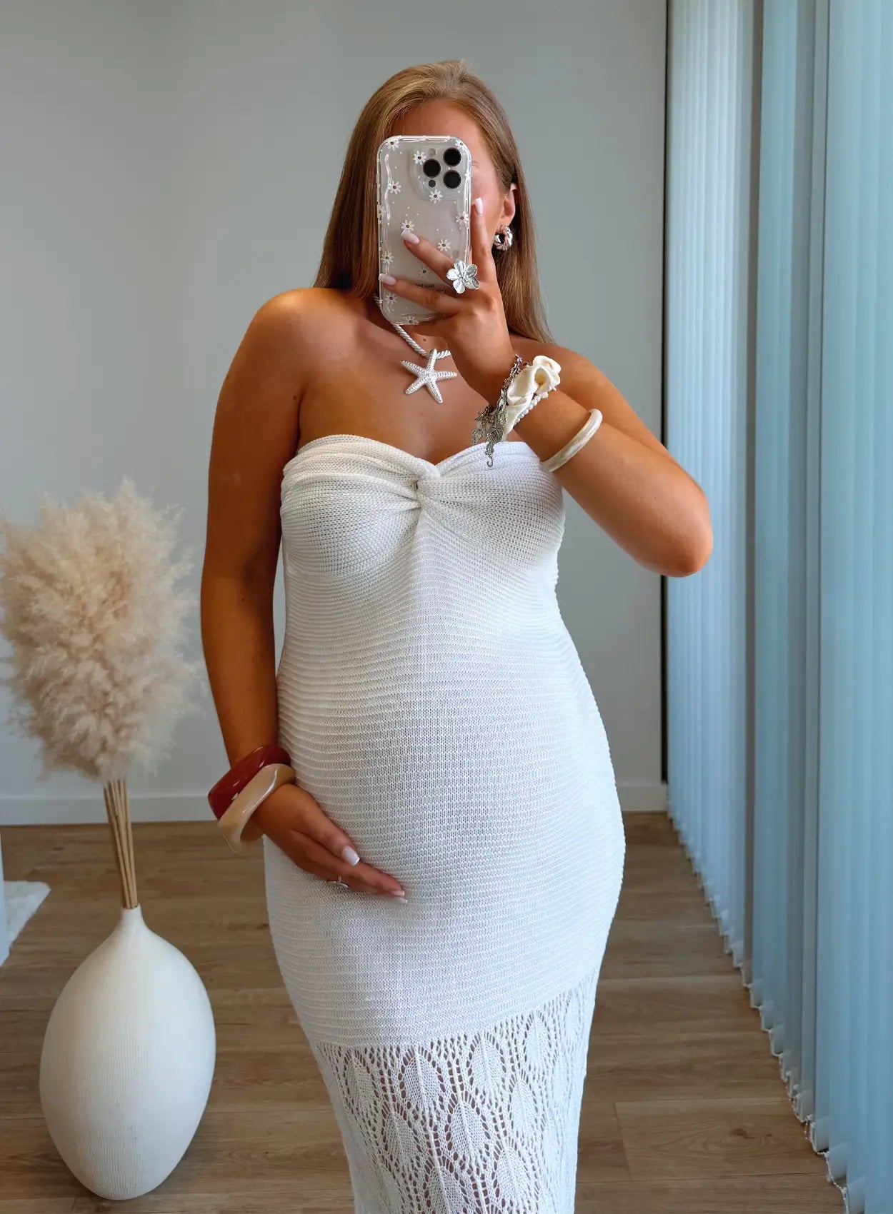 robe-bustier-longue-de-grossesse-en-maille-blanche-et-dentelle