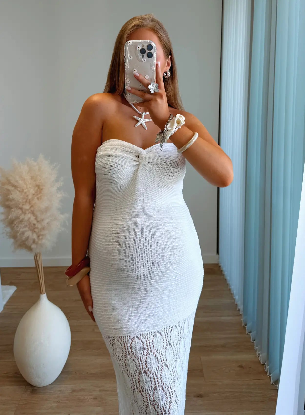robe-bustier-longue-de-grossesse-en-maille-blanche-et-dentelle