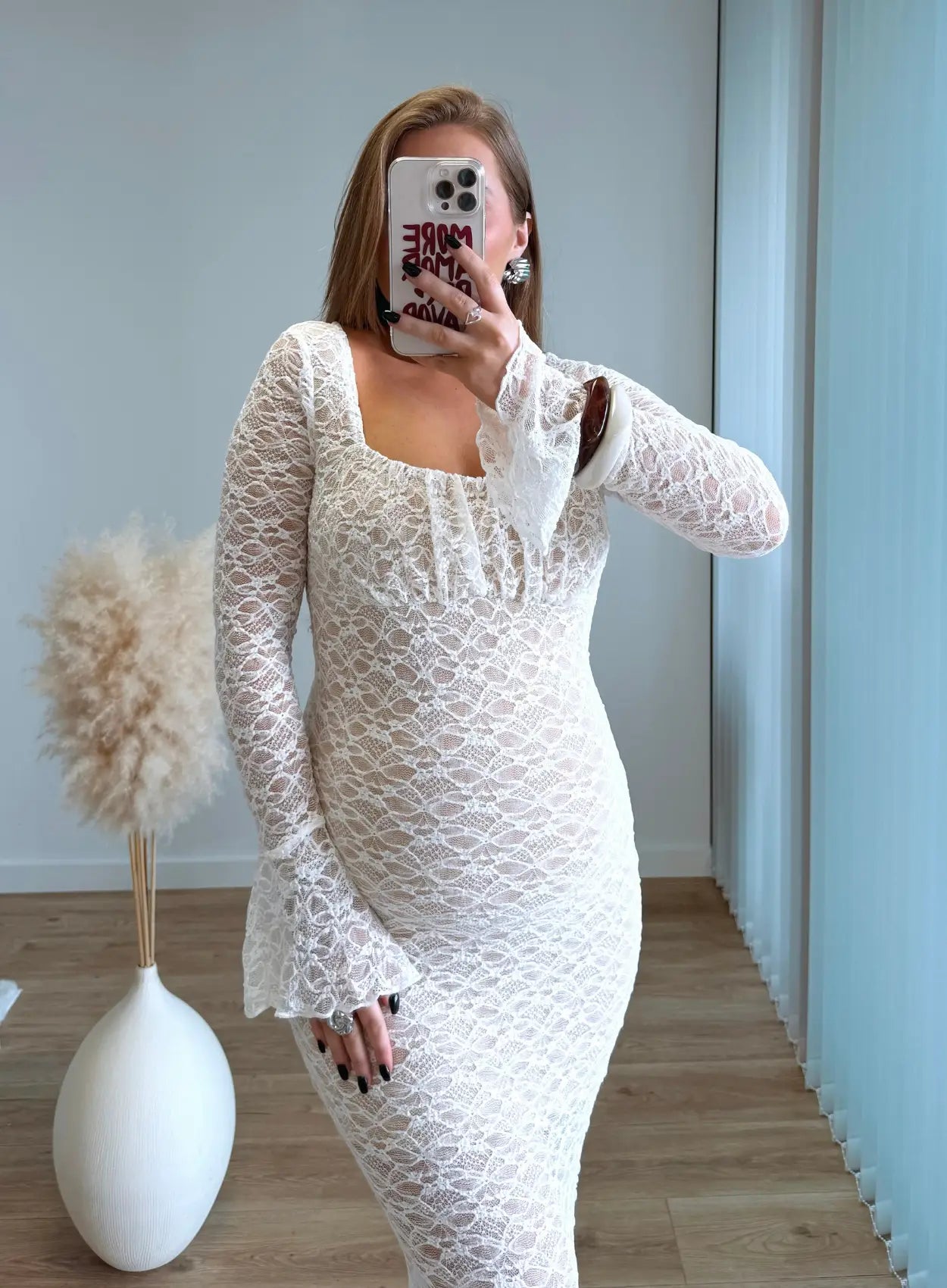 Robe-longue-de-grossesse-en-dentelle-écru