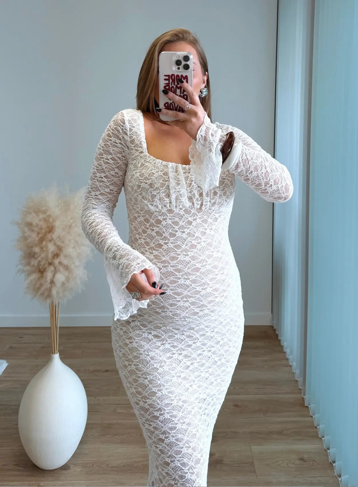 Robe-longue-de-grossesse-en-dentelle-écru