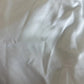 Robe-longue-de-grossesse-élégante-asymétrique-blanche