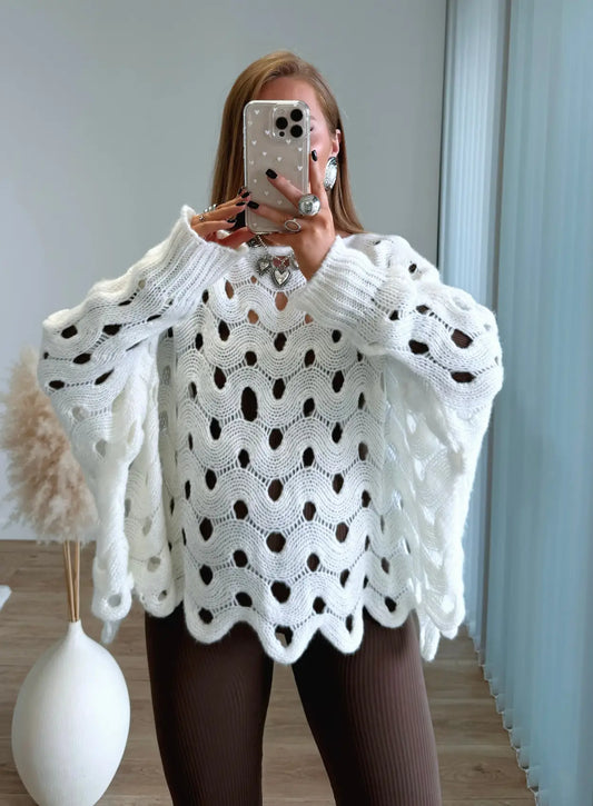 pull-de-grossesse-en-maille-ajourée-blanc-avec-trous-manches-bouffantes