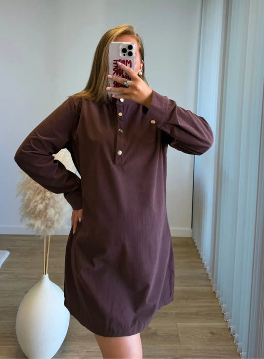 Robe-pull-de-grossesse-et-allaitement-en-velours-marron