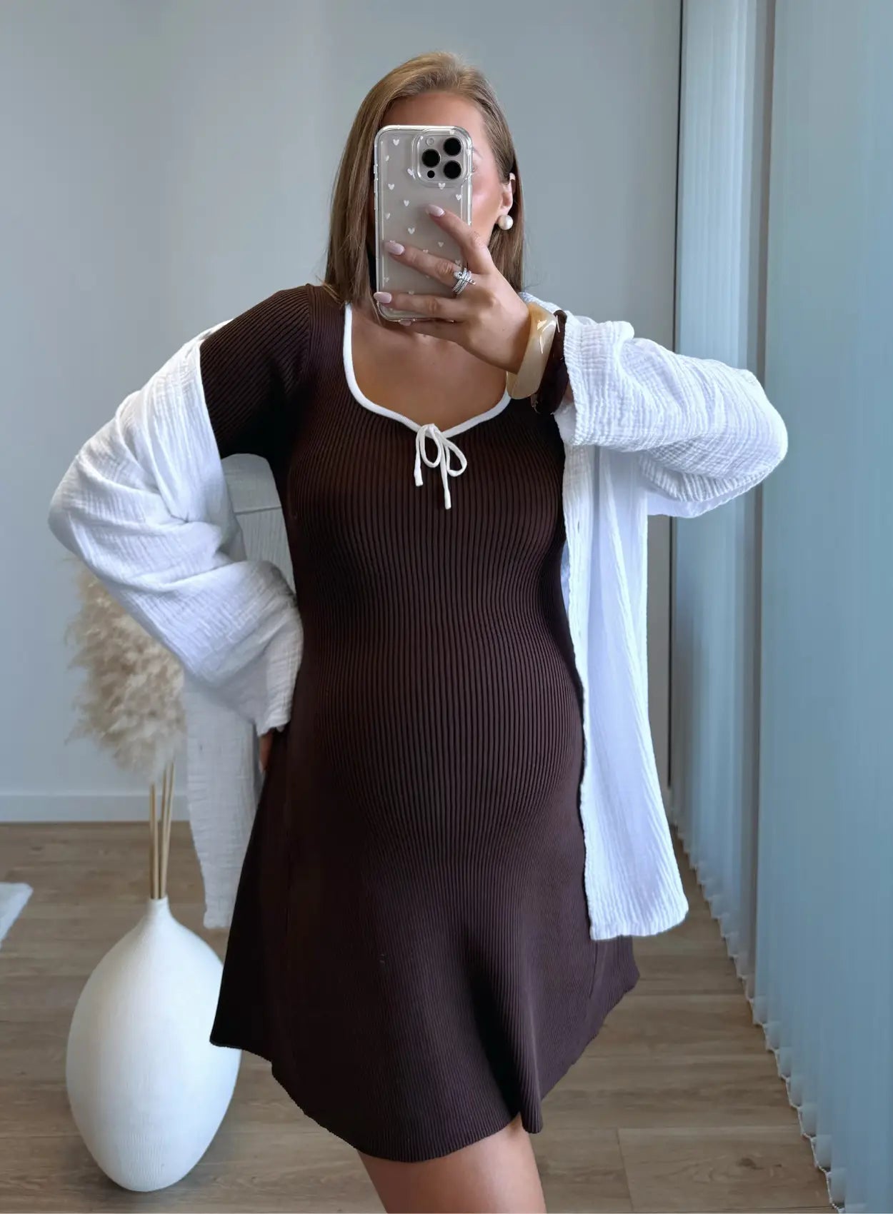 Robe-courte-de-grossesse-côtelée-chocolat