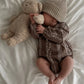 vetement-bebe-barboteuse-fleurie-marron-et-blanche