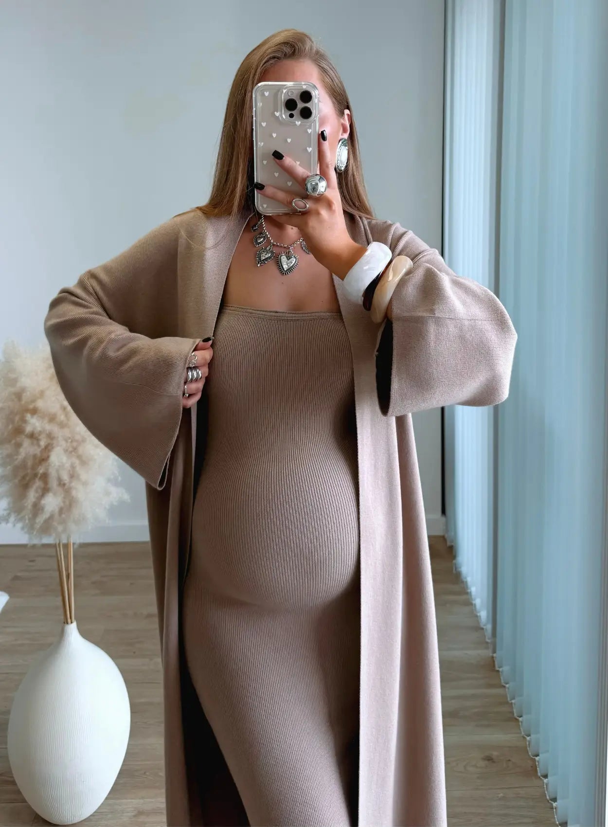 ensemble-de-grossesse-taupe-robe-bustier-et-gilet